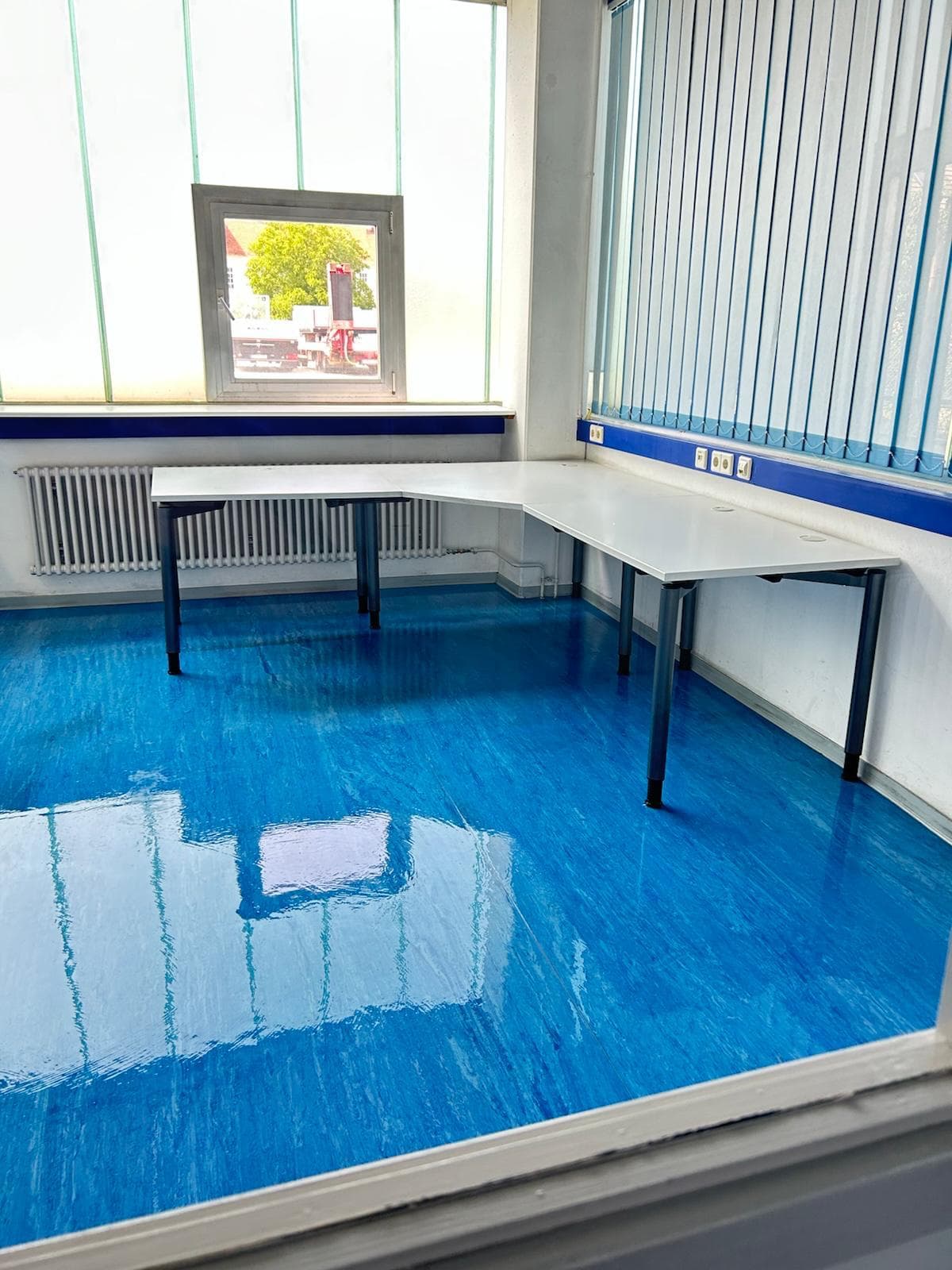 Bodenreinigung im Bürogebäude - Projektende